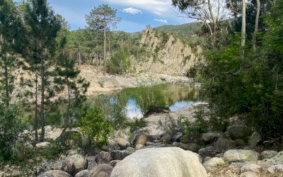 Vue sur la rivière d’un emplacement 